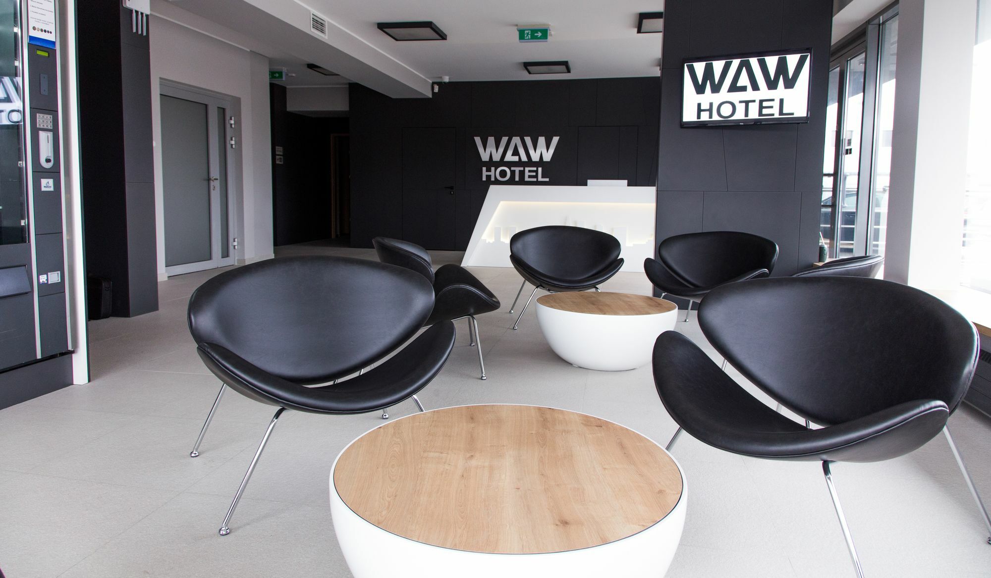 Waw Hotel Airport Okecie Warsawa Bagian luar foto